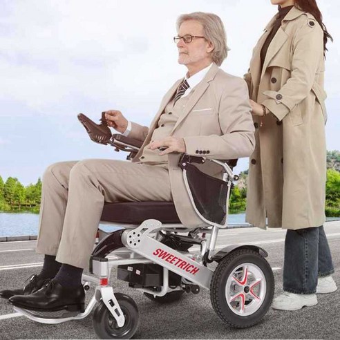 "여행"이라는 두 글자가 다시 설레는 이유: 고급 수입 전동 휠체어 사용 후기 경량전동휠체어