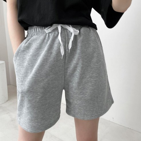 女  時尚  服裝  下裝  短褲  成年女性  成年女性  婦女  女人  淑女