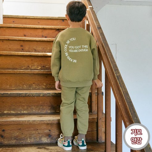 바브키즈 유갓디스 맨투맨 상하 세트는 겨울용으로 제작된 유아복 상하 세트입니다.