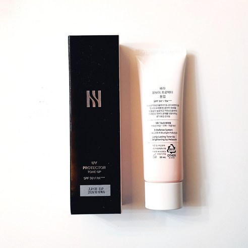모든 위협으로부터 피부를 보호하고 생기 넘치고 건강한 피부를 선사하는 헤라 UV 프로텍터 톤업 선크림