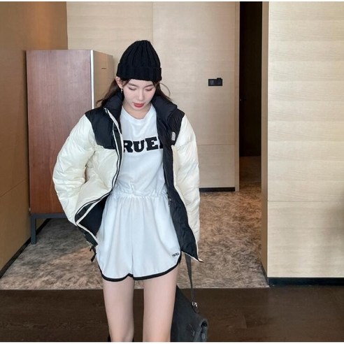 노스페이스 1996 에코 눕시 자켓 NJ1DN75B는 지속 가능한 패션의 상징입니다.