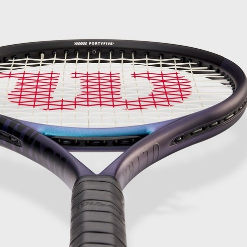 컨트롤과 파워의 완벽한 조화, 윌슨 울트라 100 V4.0으로 당신의 테니스 실력을 한 단계 업그레이드하세요.