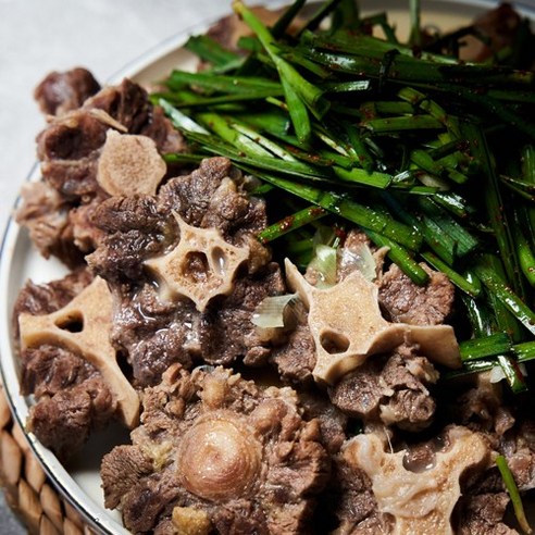 제대로 손질된 신선한 호주산 소꼬리