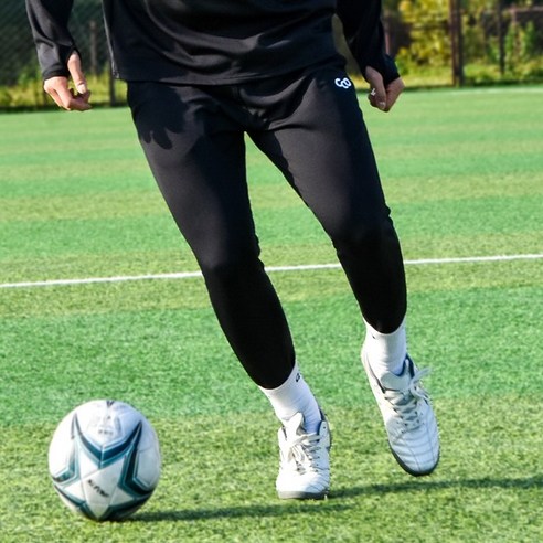 편안하고 내구성 있는 칼치오 축구바지로 겨울철 축구 훈련 및 경기 성과를 향상시키세요.