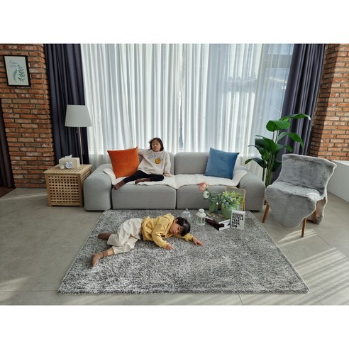 고급스러움과 실용성을 겸비한 워셔블 샤기 러그