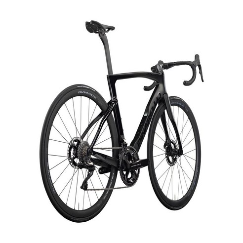 꿈을 현실로, 피나렐로 도그마 F와 함께 궁극의 라이딩을 경험하세요.