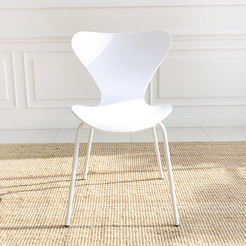 스슐 위니 식탁 의자는 플라스틱으로 만들어진 카페나 업소에서 사용하기 좋은 인테리어 포인트입니다.