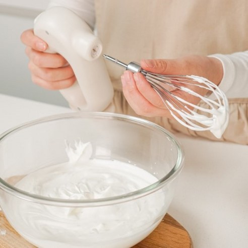 커피 애호가와 주부에게 필수적인 플루밍 무선 전동거품기 휘핑기 FM01W