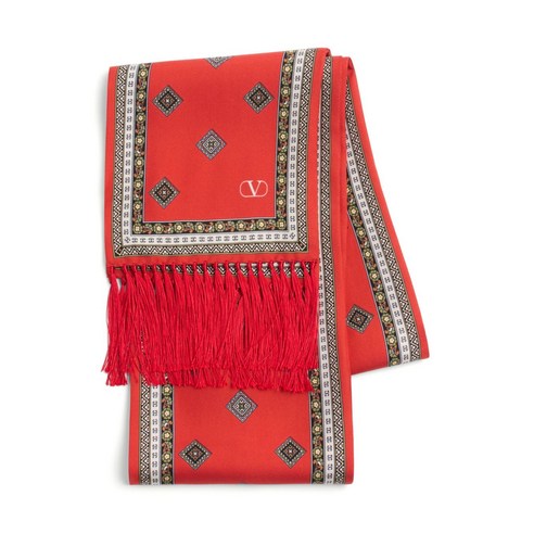 발렌티노 스카프 하나로 센스 있는 남친룩 완성!