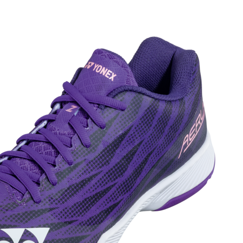 코트 위를 나는 듯한 움직임, 요넥스 에어러스 Z2와 함께 승리를 쟁취하세요.