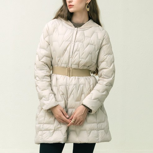 세련되고 실용적인 니트후드 벨티드 롱 경량 다운패딩