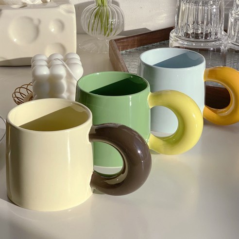 편안한 집안 분위기에 완벽한 세련된 머그컵