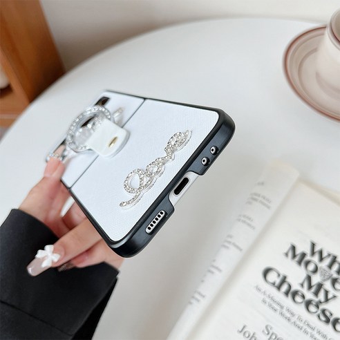 귀여움과 실용성의 완벽한 조화: 쿠잉제이 곰토끼 제트플립 케이스