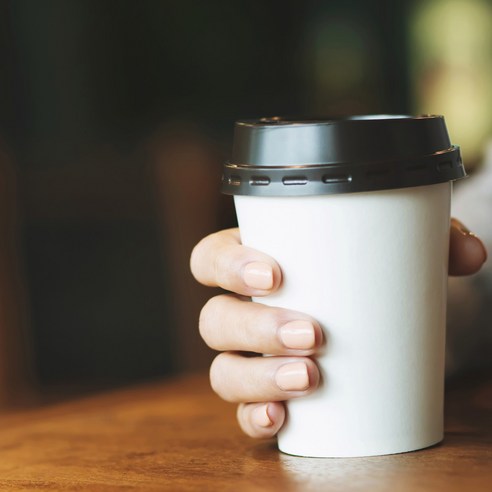 음료 휴대 및 나눠 먹기에 완벽한 테이크아웃 13온스 종이컵 화이트칼라 세트