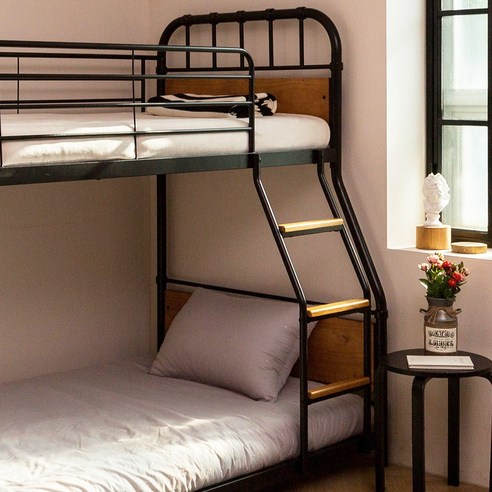 좁은 공간, 꿈은 넓게! 일루일루 2층침대로 기숙사 생활의 로망을 현실로.