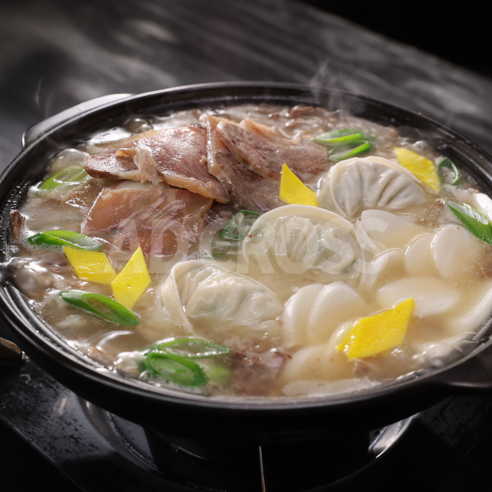 깊은 맛과 영양으로 추위를 녹이는 명품 한우 소머리곰탕