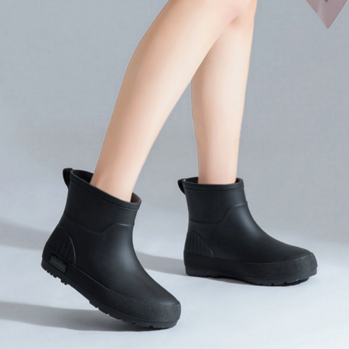 장마철 발 묶일 걱정 끝! 구름 위를 걷는 듯한 초경량 레인부츠