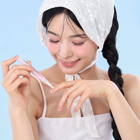 잦은 젤 네일로 손상된 손톱, 디어에이 루미너스 네일 에센스로 건강하고 윤기 있게!