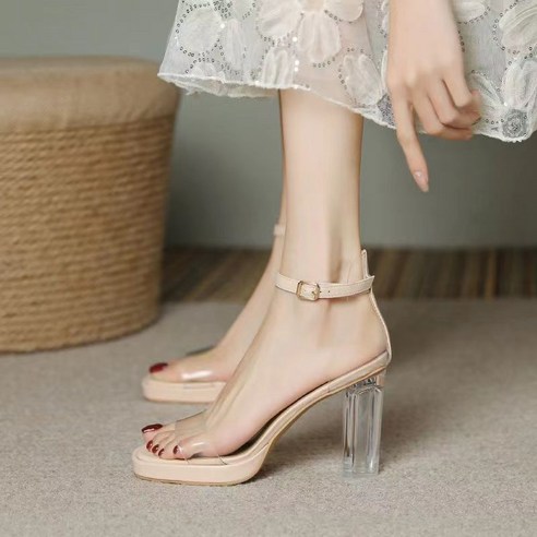 투명한 아름다움으로 완성하는 여름 스타일, AOKADA 스트랩 샌들