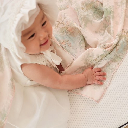 사르르 녹아드는 부드러움, 사가 유아용 베니스 거즈 아기 블랭킷으로 아기에게 포근한 사랑을 선물하세요.