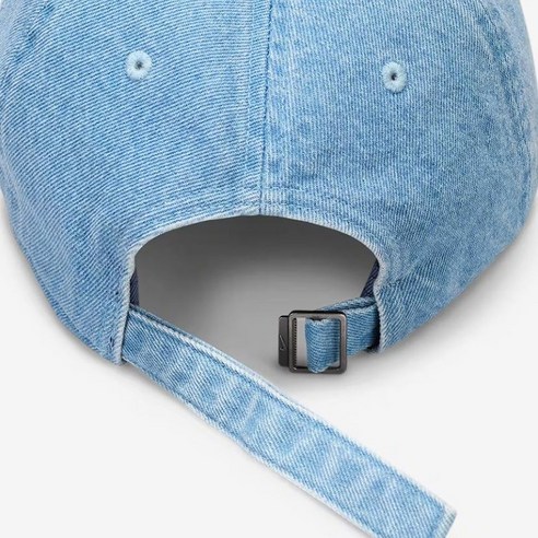 스타일과 시원함을 한번에! 나이키 데님 모자로 여름 스타일 완성하세요.