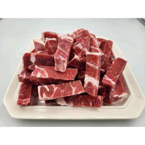 축구관전이나 사교 모임에 이상적인 두툼하고 한 입 크기의 양고기 큐브