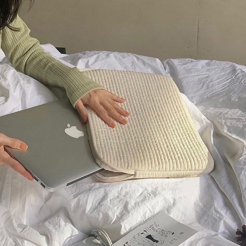 폭신폭신한 퀼팅으로 일상을 빛내는 아이패드 파우치