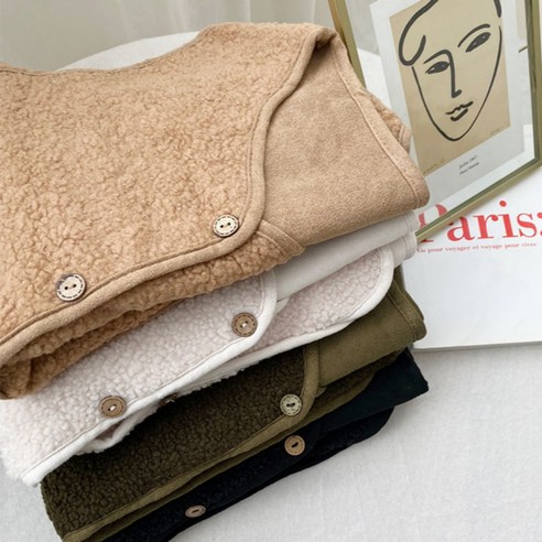 에이트렌드 뽀글이 양털조끼는 가을/겨울용으로 여성을 위한 제품입니다.