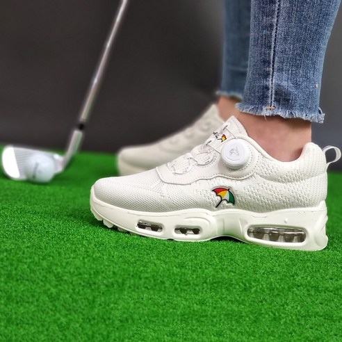 스타일과 기능성을 모두 갖춘 만능 스니커즈