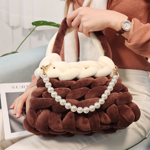 창의력을 발휘하는 벨벳 뜨개질