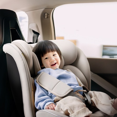 360도 회전으로 편리하고 안전한 니스툴그로우 포르테360 카시트