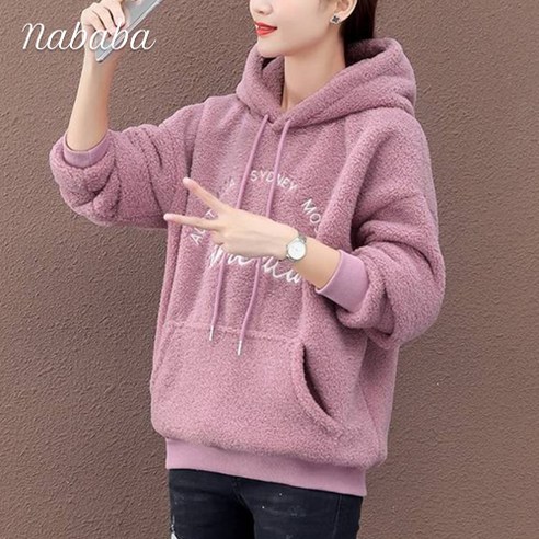 추천제품 나바바 NT498 여성 보송 데일리 레터링 후드티: 편안함과 스타일이 조화를 이루는 겨울 필수품 소개
