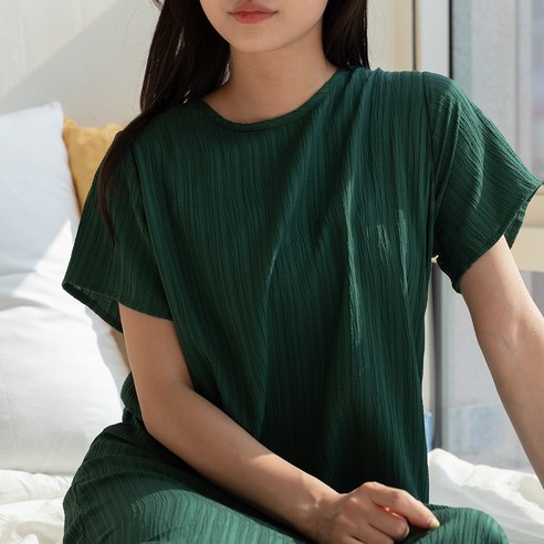 여름의 따사로움을 세련되고 편안하게 즐기는 심플 여름 인견 플리츠 원피스