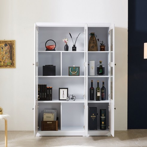 세련된 디자인과 탁월한 수납 기능을 갖춘 풀문 진열장