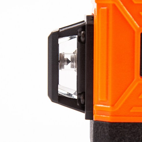 강력한 성능과 안정성을 자랑하는 맥스툴-MAXTOOL 그린 12라인 레이저레벨기 삼각대포함 풀세트