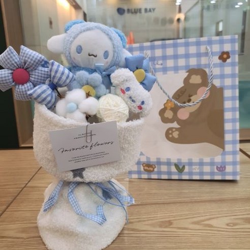 축하하는 순간을 아름답게 간직하는 인형 꽃다발