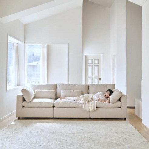 감성적인 디자인과 편안함으로 완성하는 나만의 아늑한 공간, 에몬스 클로우 4인용 패브릭 소파