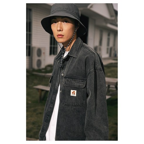 스타일, 편안함, 품질의 완벽한 조화를 이룬 유루 남녀공용 패치 워싱 데님 셔츠