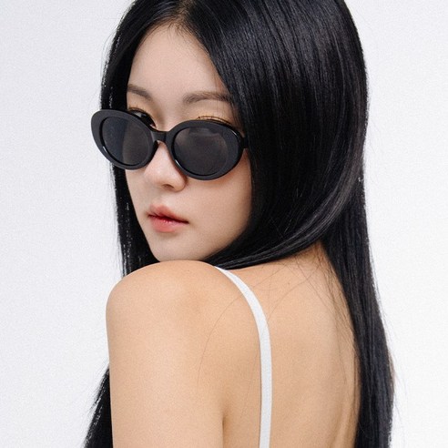현대적이고 세련된 선글라스의 정수