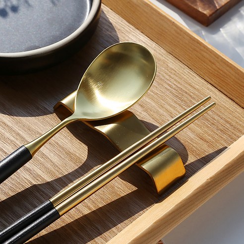 디온 스텐 굽 수저 받침: 식탁에 예술을 더하다