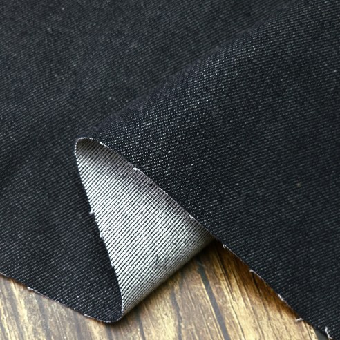 부드러움과 스타일을 담은 코튼면청지 인디고 블랙 데님