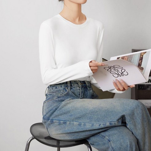 가을 스타일을 완성하는 편안하고 세련된 지나홈 긴팔티