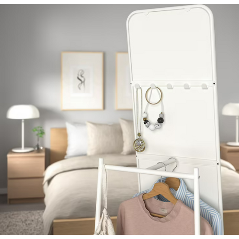 좁은 방을 빛내는 마법, 이케아 KNAPPER 전신거울