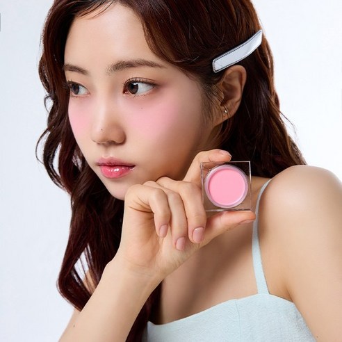 가을 무드를 담은 누드 베이지 크림 블러셔