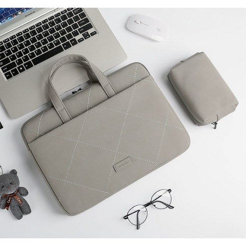 세련되고 실용적인 가죽 마우스패드와 노트북 가방 파우치