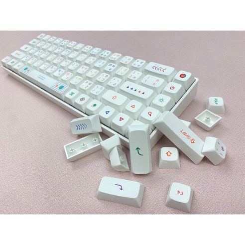 네온사인 디자인의 내구성 있고 편안한 XDA 키캡으로 키보드를 빛내세요.