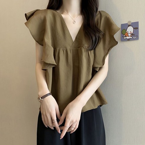 세련된 여성스러운 룩을 완성하세요