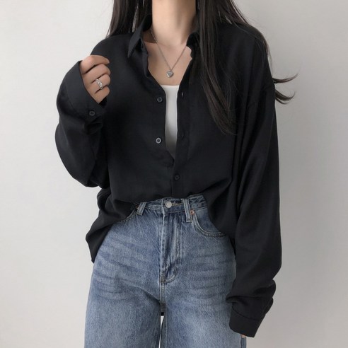 여름의 시원함과 여성스러운 매력을 더해주는 레이디스룸 시스루 오버핏 셔츠