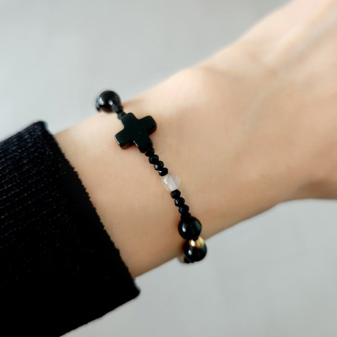 오닉스와 골드필드의 조화, 일상에 스며드는 우아한 축복