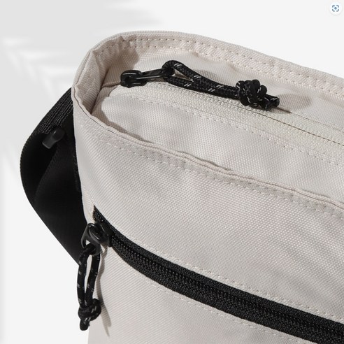 실용성과 스타일을 모두 갖춘 휠라키즈 고학년 크로스백